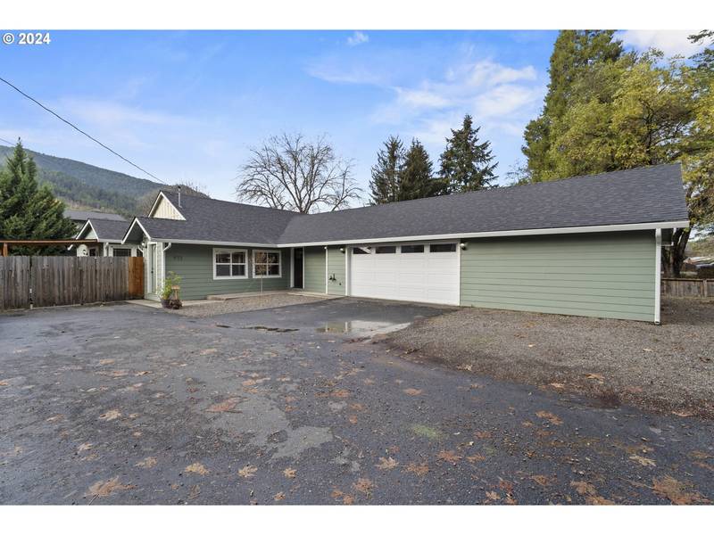 935 PINE ST, Rogue River, OR 97537