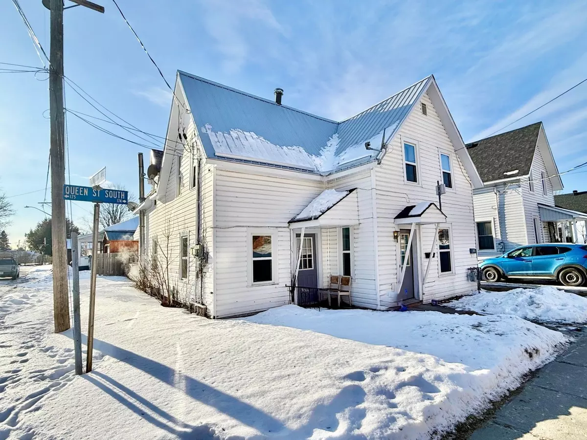 Renfrew, ON K7V 2B1,174 Queen ST S