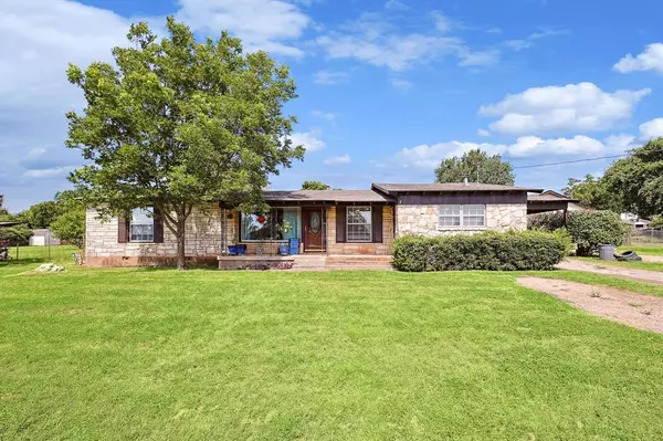 308 S Oak Street, Crowley, TX 76036