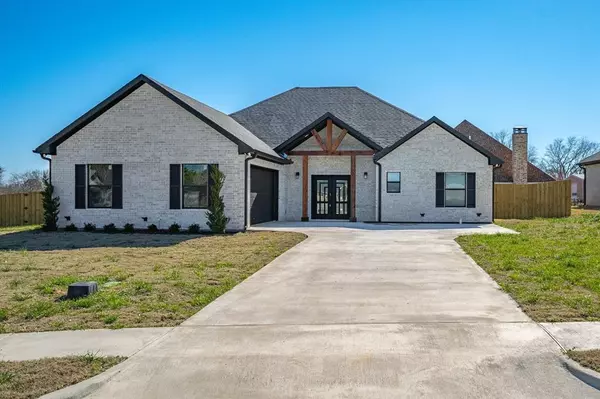 584 Imagine Drive, Lindale, TX 75771