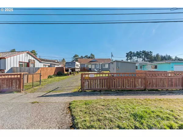 Coos Bay, OR 97420,323 S WALL ST