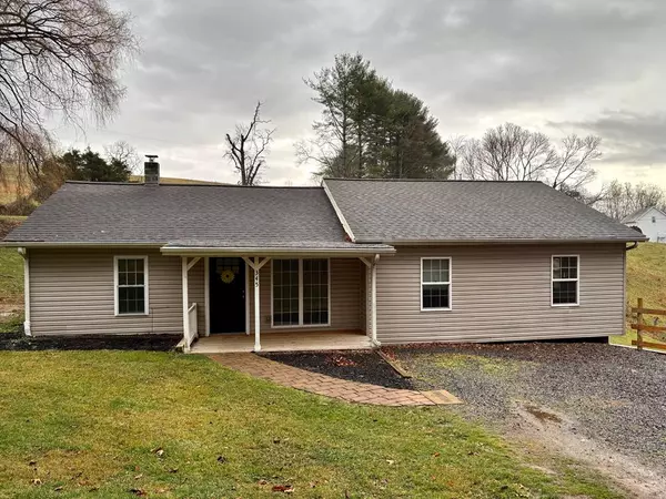 345 Red Hill Rd, Hillsville, VA 24343