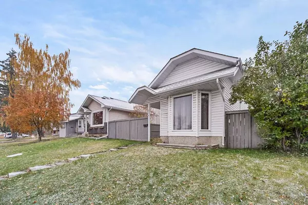 Calgary, AB T3K 3C4,211 Sandstone DR Northwest