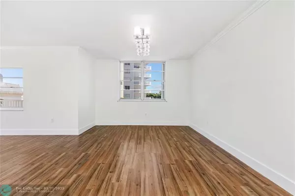 Sunny Isles Beach, FL 33160,300 Bayview Dr  #206