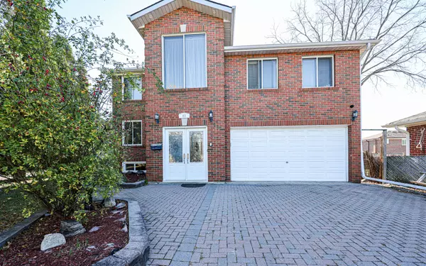 83 Burr AVE, Toronto W04, ON M6L 1V3