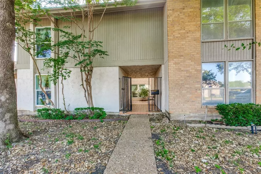 9820 Amberton Parkway, Dallas, TX 75243