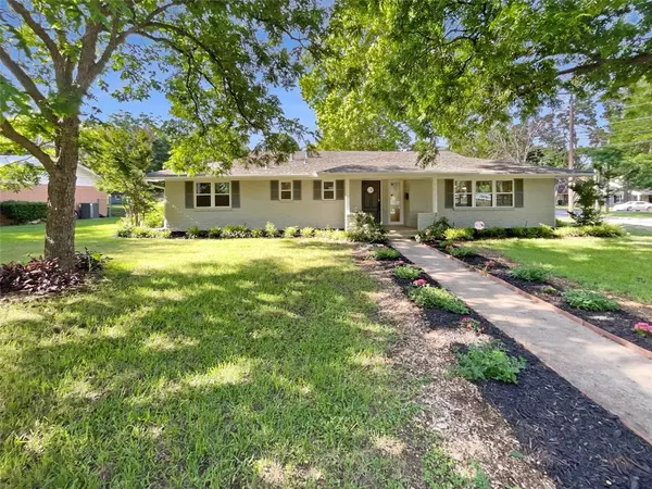 1930 W 2nd Street, Arlington, TX 76013