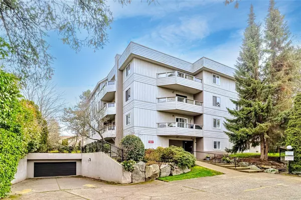 949 Cloverdale Ave #106, Saanich, BC V8X 2T4