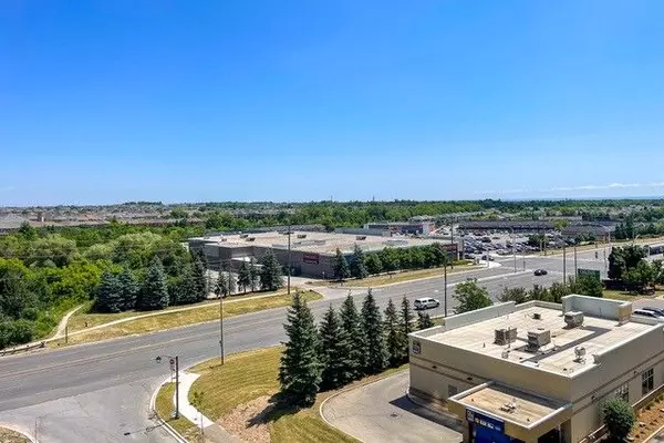 Oakville, ON L6H 3R6,297 Oak Walk DR #502