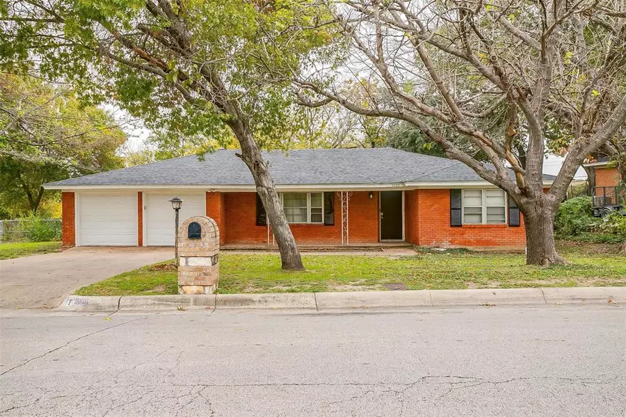 2320 Capri Drive, Fort Worth, TX 76114