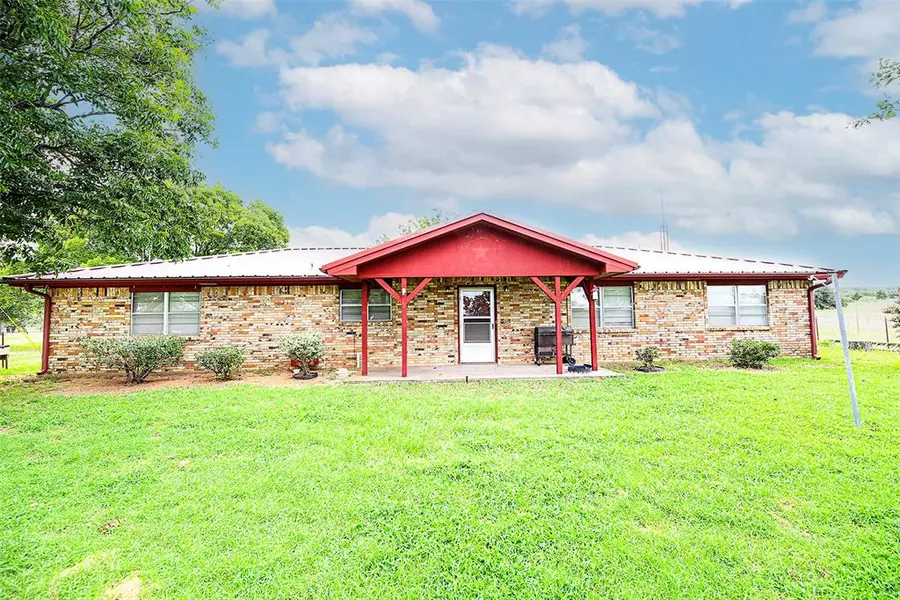 1542 W Bugscuffle Road, Bowie, TX 76230