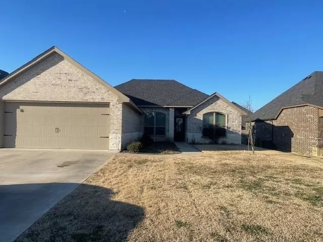 3202 Arrow Creek Drive, Granbury, TX 76049