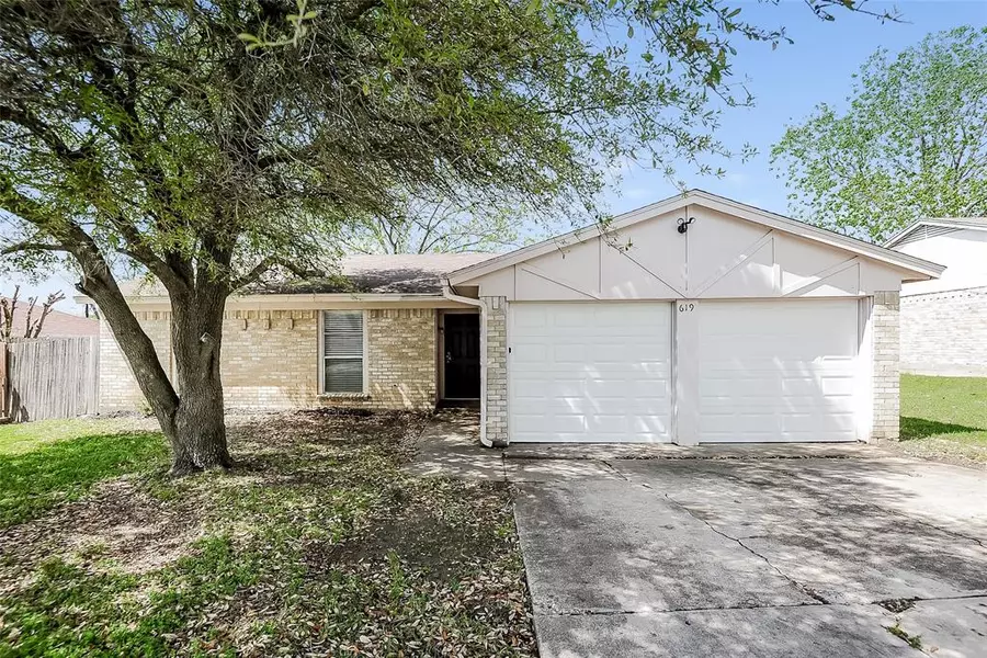 619 Meadowview Drive, Mansfield, TX 76063