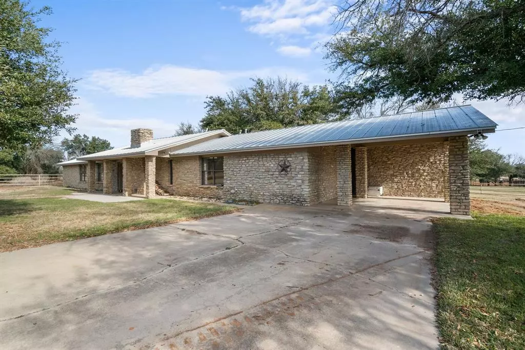 Stephenville, TX 76401,693 CR 501 #15