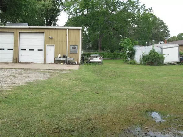 Grand Saline, TX 75140,305 BRADBURN