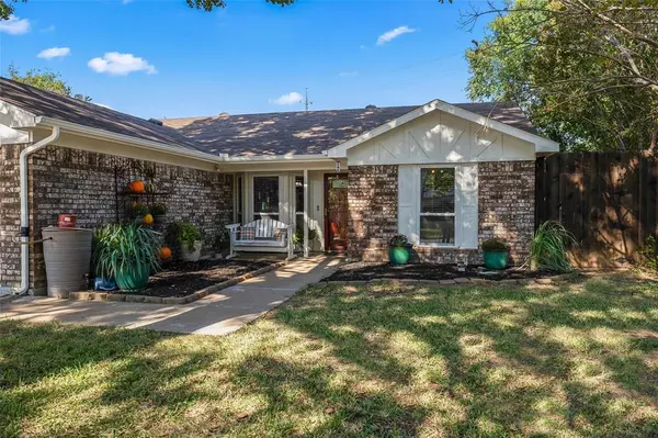 6204 Fernwood Drive,  Arlington,  TX 76001