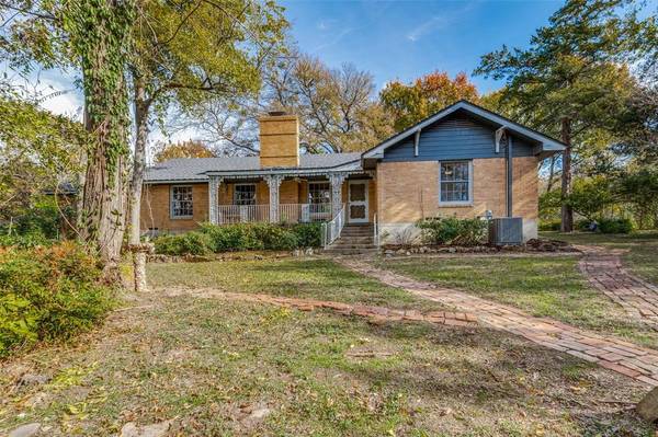 708 Coombs Creek Drive,  Dallas,  TX 75211