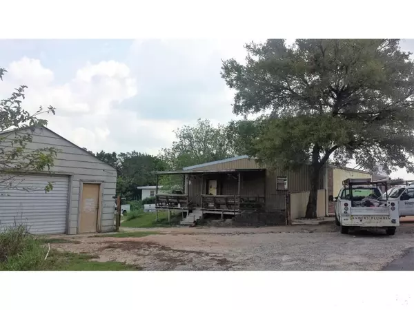 1819 S Chestnut Street, Lampasas, TX 76550