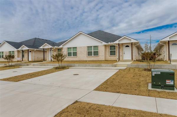 1020 Biloxi Drive, Ennis, TX 75119