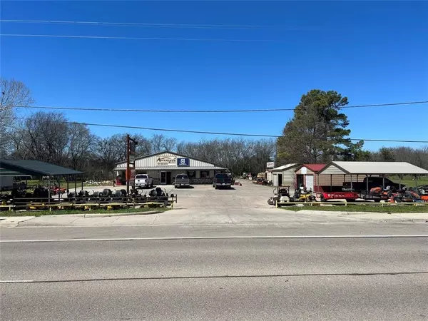 Bonham, TX 75418,1521 N State Highway 121