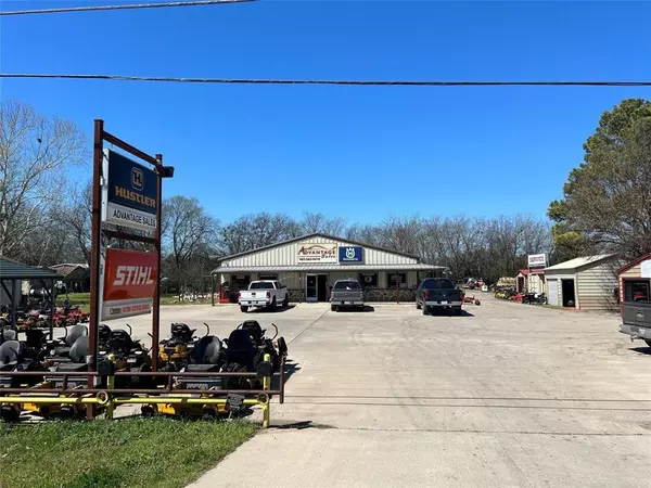 Bonham, TX 75418,1521 N State Highway 121