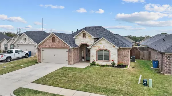 213 Patience Avenue, Lindale, TX 75771