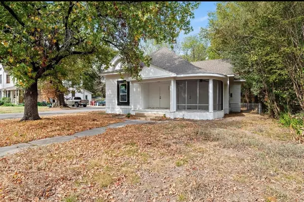 Bonham, TX 75418,320 W 6th Street