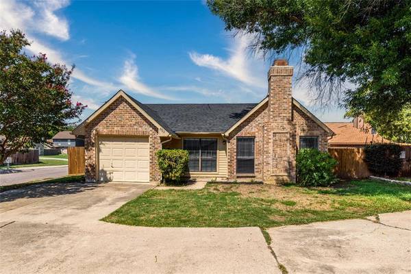 6722 Dandelion Drive, Fort Worth, TX 76137