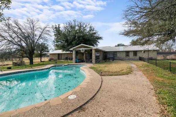 Stephenville, TX 76401,693 CR 501 #15