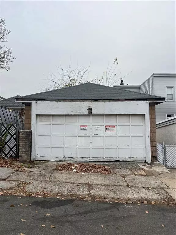 Staten  Island, NY 10305,279 Clifton AVE