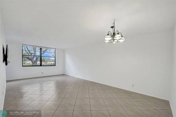 Hollywood, FL 33021,3800 N Hills Dr  #311