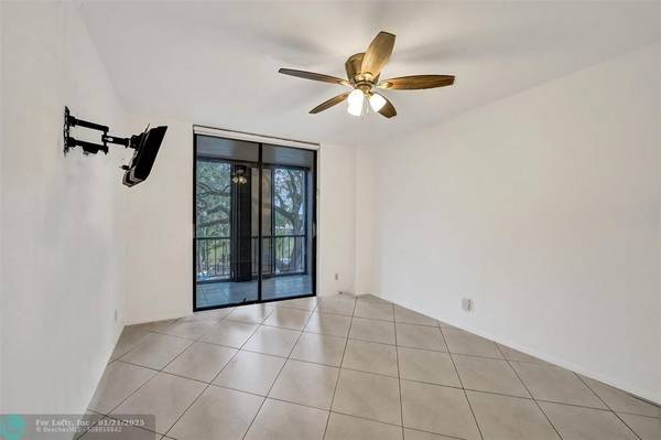 Hollywood, FL 33021,3800 N Hills Dr  #311