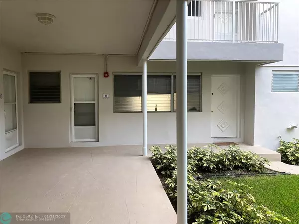 Hallandale Beach, FL 33009,462 Golden Isles Dr  #101