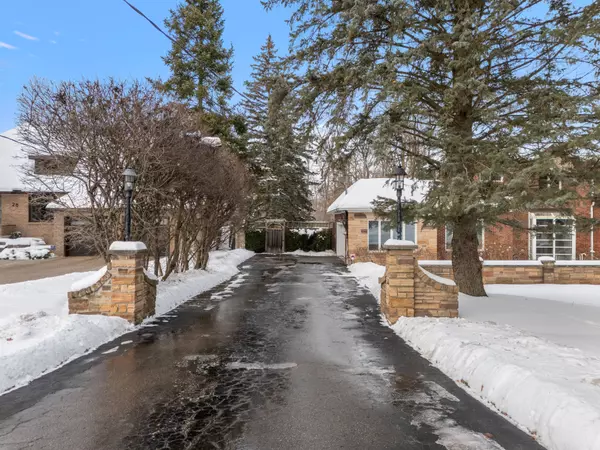 Kitchener, ON N2M 2R8,32 Maple Hill DR