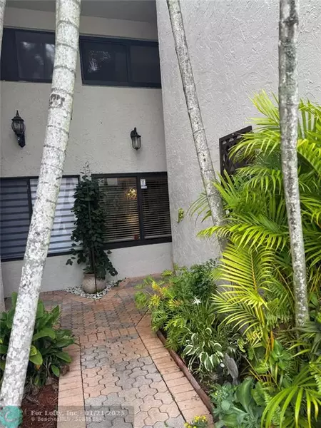 9713 N New River Canal Rd  #301, Plantation, FL 33324