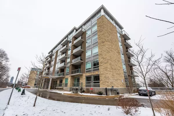 Hamilton, ON L8N 0B3,467 CHARLTON AVE E #305