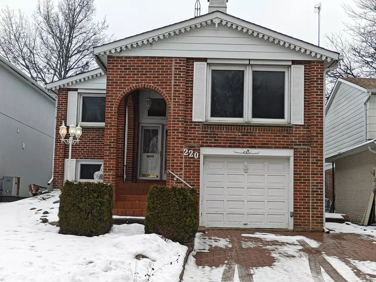 Newmarket, ON L3Y 1E1,220 Thoms CRES #Upper