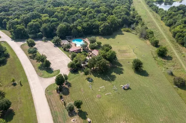 2055 Westview Drive, Wills Point, TX 75169