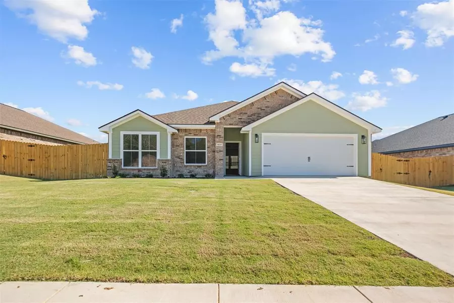 16317 Crossing Circle, Lindale, TX 75771