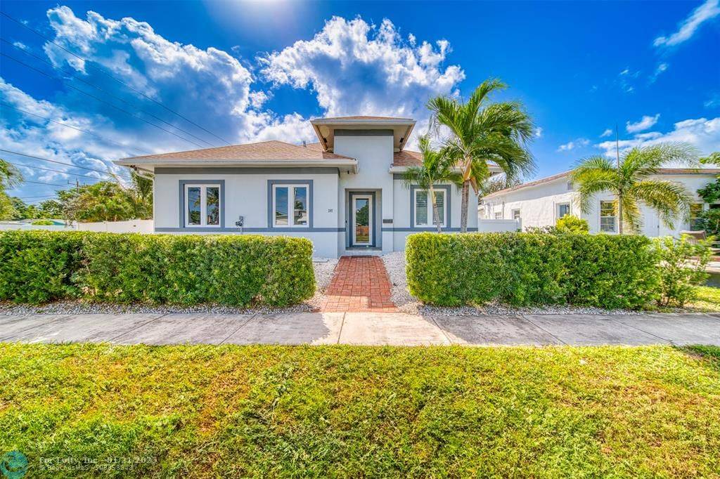 Dania Beach, FL 33004,207 SW 11th St