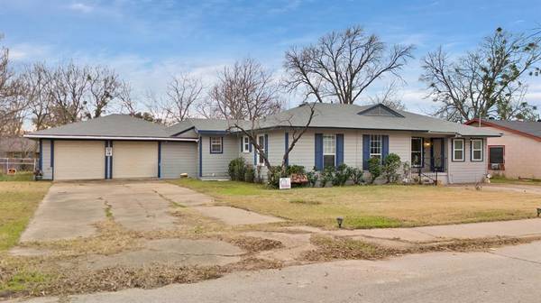 1501 N Clay Street, Ennis, TX 75119