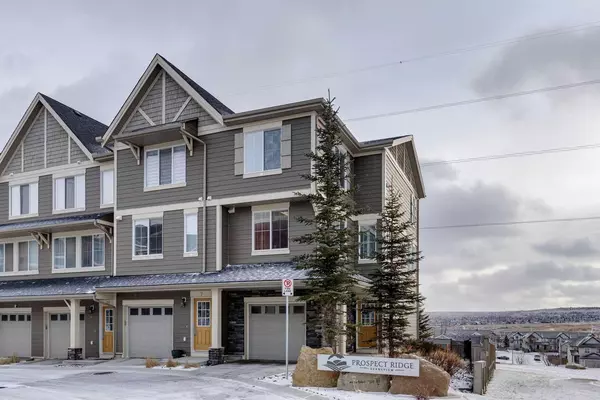 3 Evansview GDNS Northwest, Calgary, AB T3P 0L2