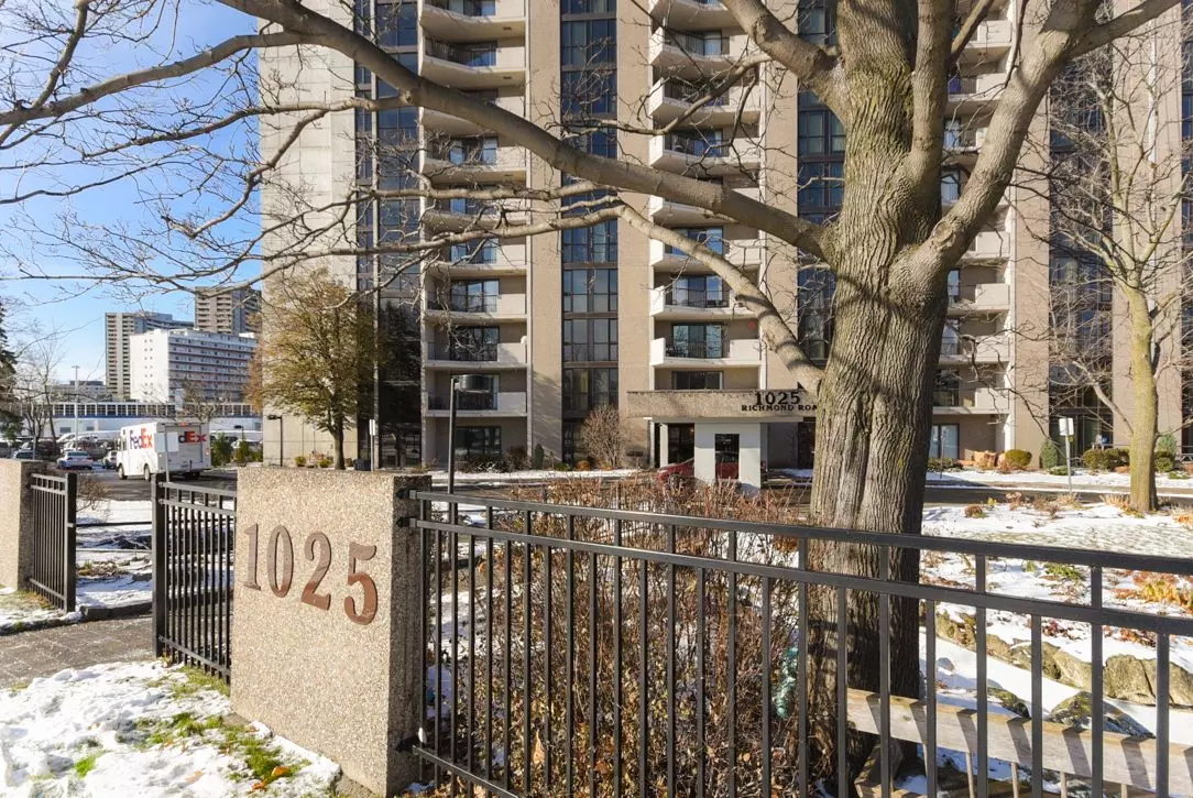 Woodroffe, ON K2B 8G8,1025 Richmond ST #2207