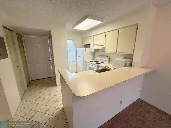 Pompano Beach, FL 33069,2216 N Cypress Bend Dr  #408