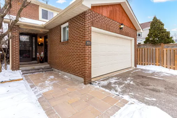 Peel, ON L5L 2M2,4212 Trellis CRES