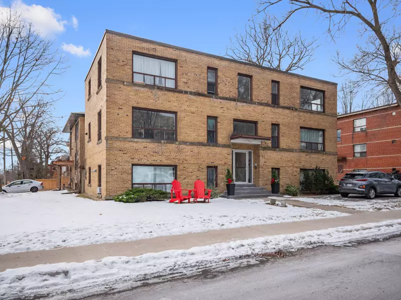 41 Marina AVE #6, Toronto W06, ON M8W 1K5