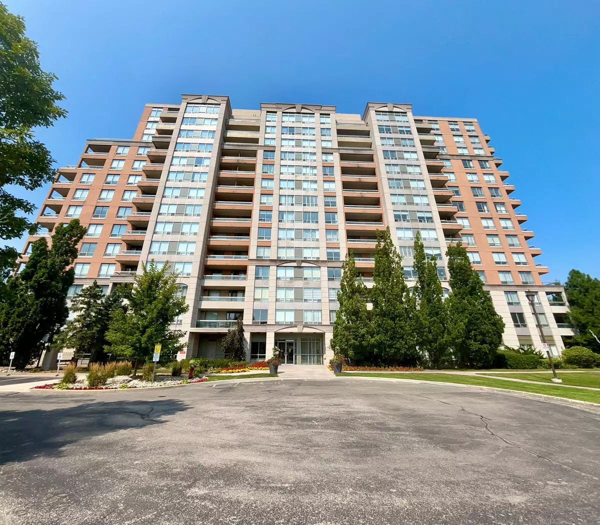 Richmond Hill, ON L4B 4L8,29 Northern Heights DR #306