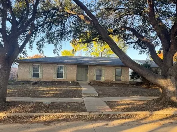 1821 Chamberlain Drive, Carrollton, TX 75007