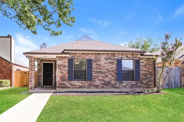 1334 Maplewood Drive, Lewisville, TX 75067