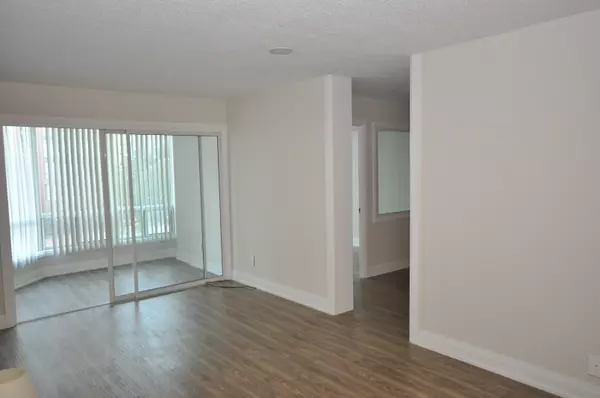 Mississauga, ON L5B 3Y9,115 Hillcrest AVE #306